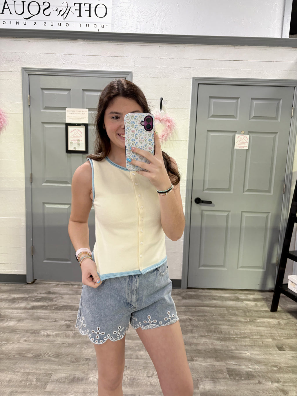 Contrast Button Tank