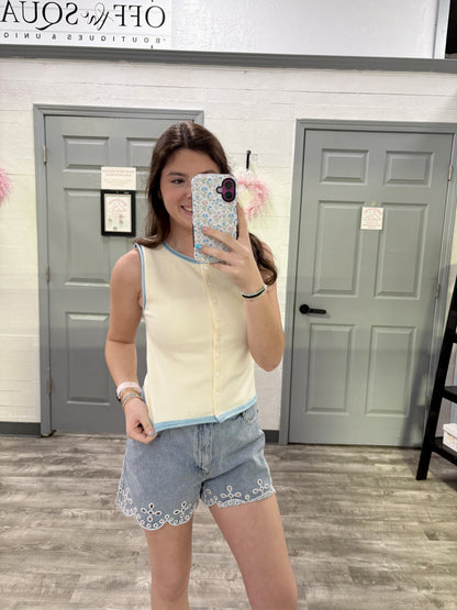 Contrast Button Tank