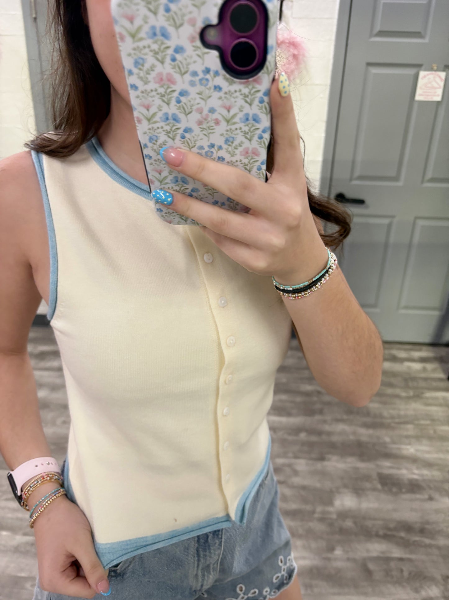 Contrast Button Tank