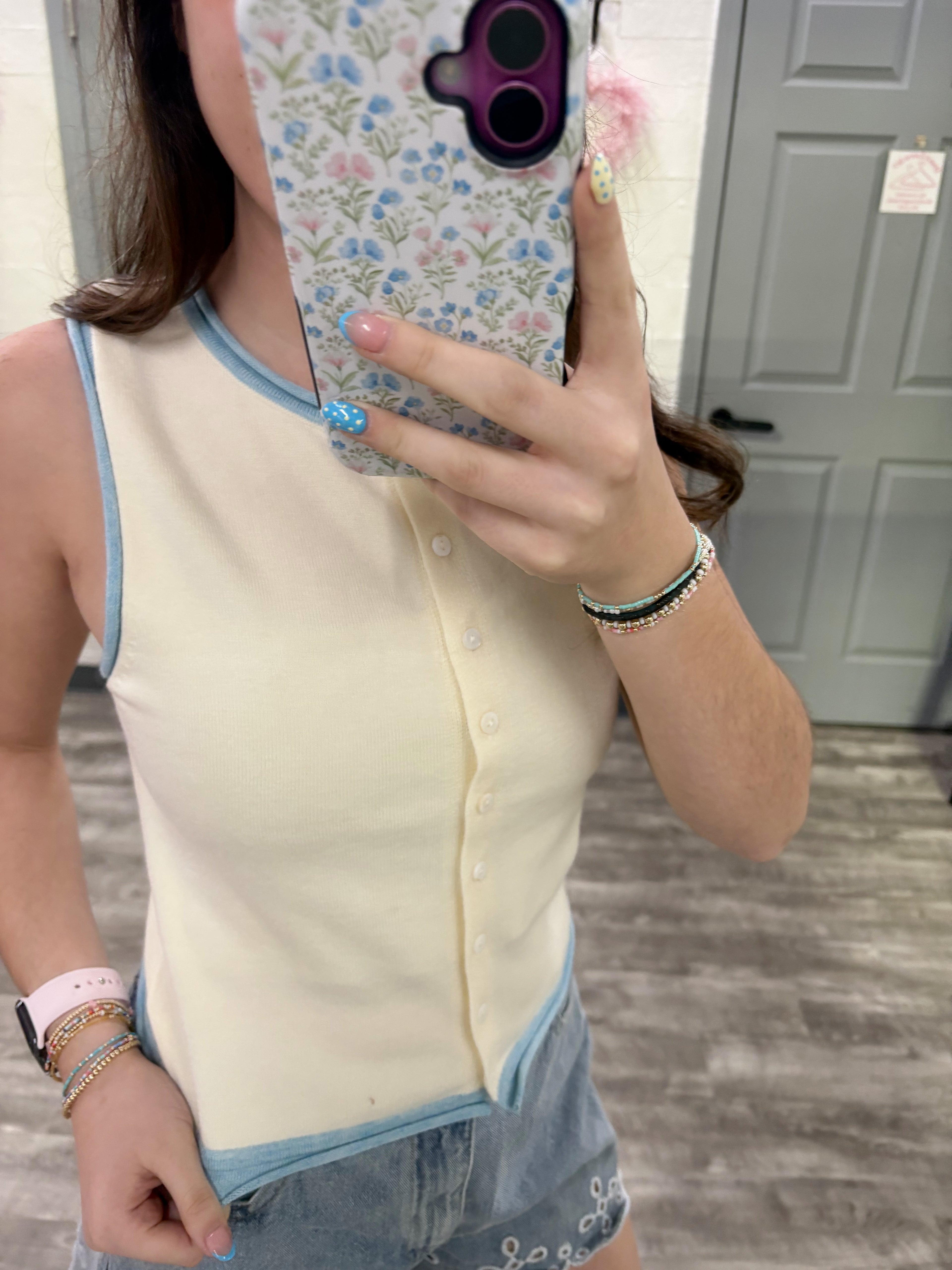 Contrast Button Tank