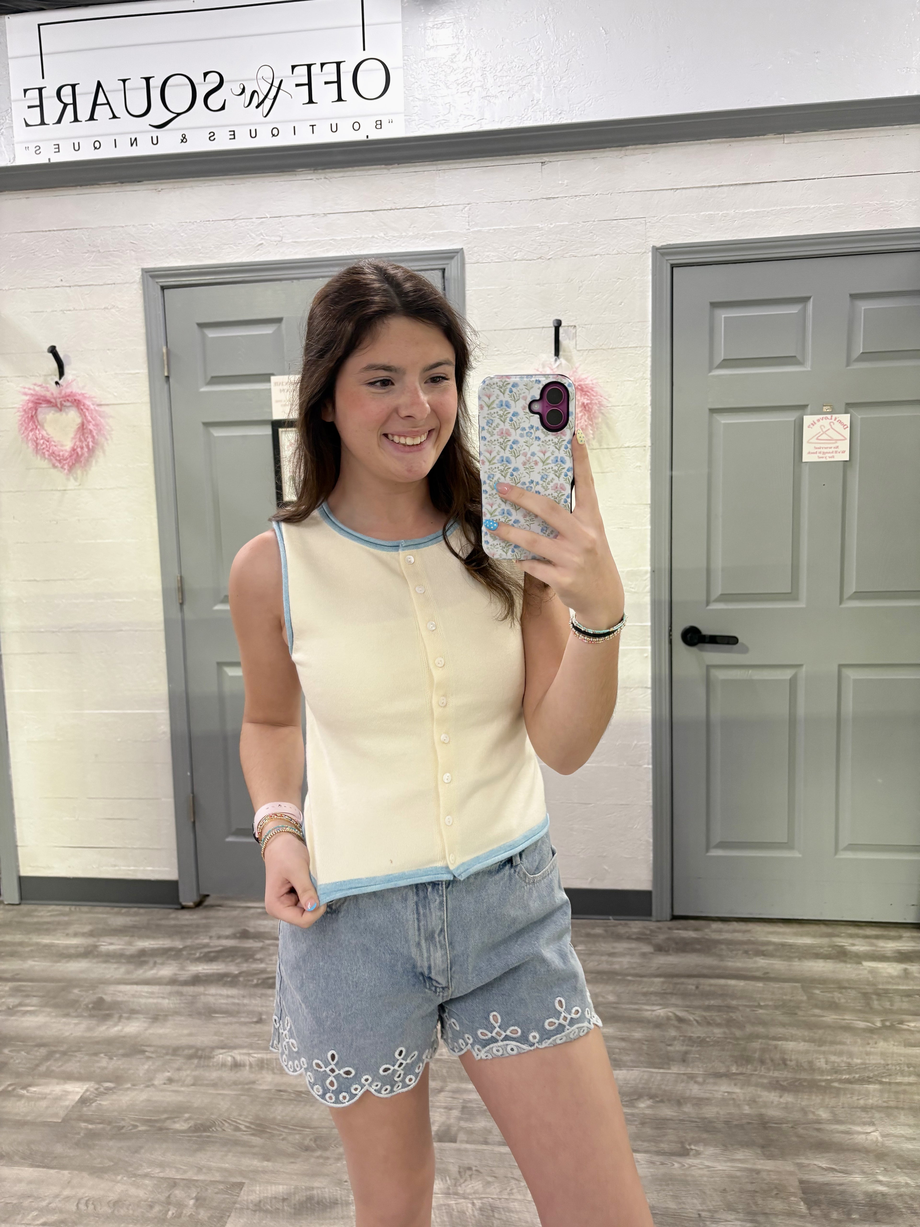 Contrast Button Tank