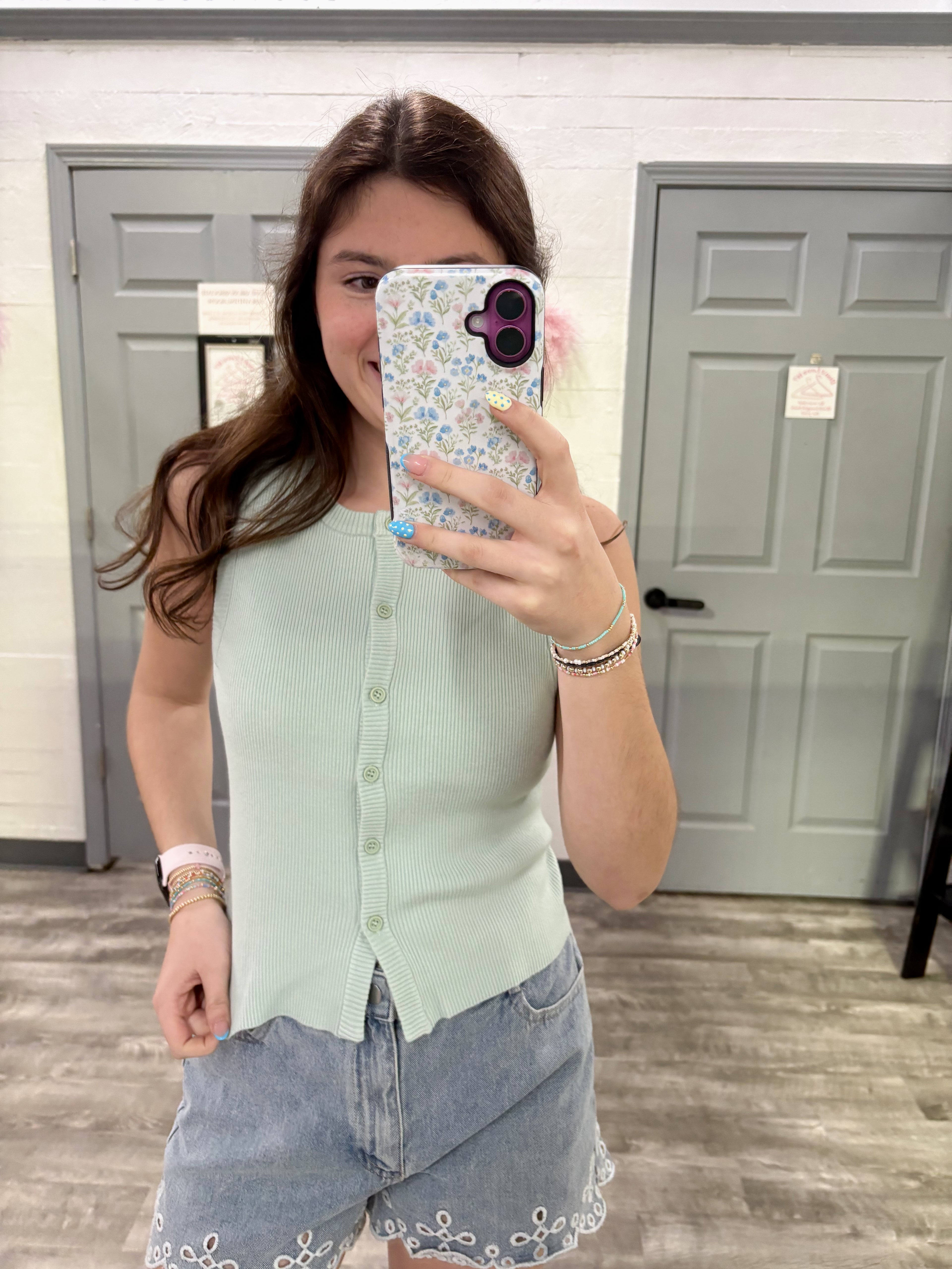 ￼Mint Button Down Sleeveless Top